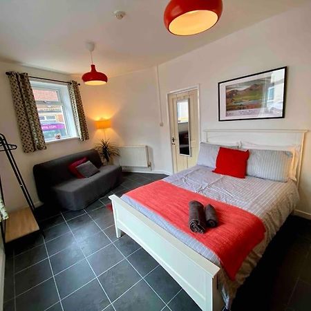 Brickworks - 2 Bedrooms, 15 Mins Walk To The Centre, With Garden カーディフ エクステリア 写真