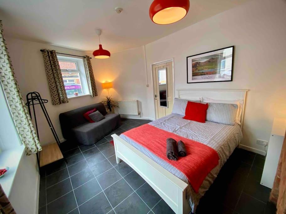 Brickworks - 2 Bedrooms, 15 Mins Walk To The Centre, With Garden カーディフ エクステリア 写真