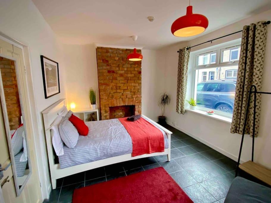 Brickworks - 2 Bedrooms, 15 Mins Walk To The Centre, With Garden カーディフ エクステリア 写真